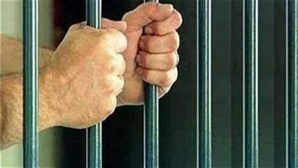 حبس سنة وغرامة 10 آلاف لميكانيكي لحيازته حشيش في البساتين