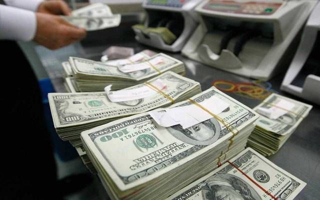 الدولار يرتفع من أدنى مستوياته في ثلاثة أشهر