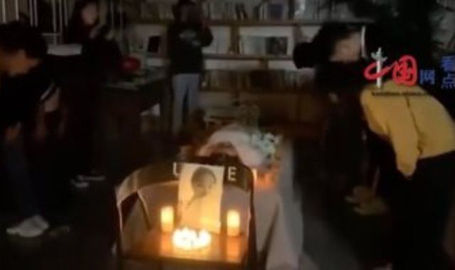 رفض والديها زواجها.. صينية تقيم جنازتها بعد الانفصال عن حبيبها