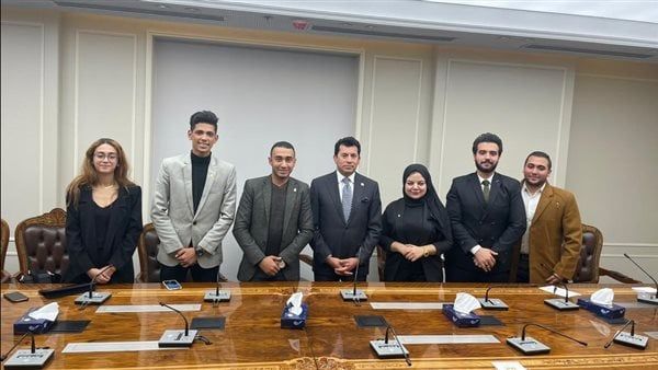 وزير الشباب والرياضة يلتقي أعضاء كيان الجبهة الدبلوماسية المصرية