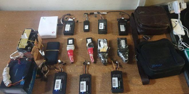 ضبط 27 جهاز (جي بي إس) مجمعة في عدة آليات بريف دمشق