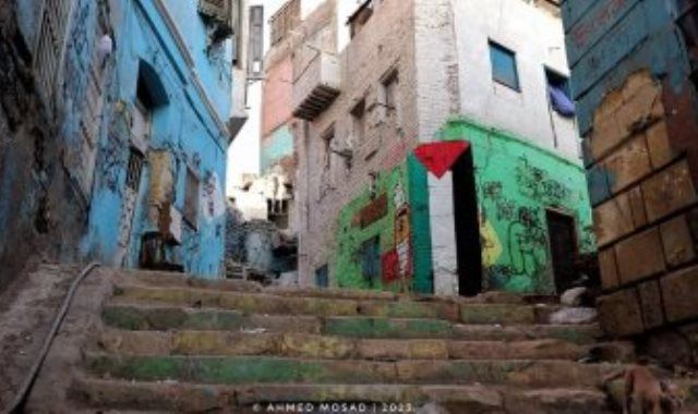 غزة فى القلب.. "معتز" رسم جرافيتى عن فلسطين بأحد شوارع الدرب الأحمر
