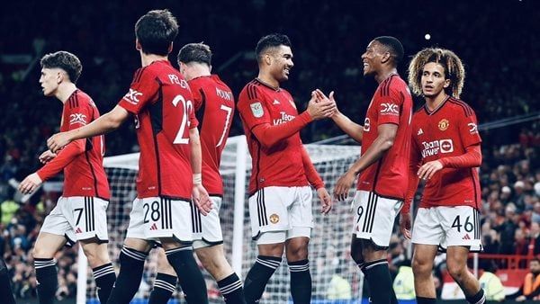 دوري أبطال أوروبا، هويلوند يقود هجوم مانشستر يونايتد أمام جالطة سراي