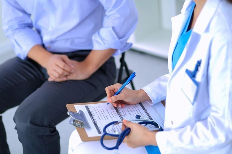 سرطان البروستاتا يُكتشف «صدفة».. وهذه أبرز علاماته "حوار مع طبيب متخصص"