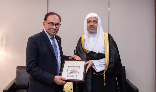 رئيس الوزراء الماليزي يزور رابطة العالم الإسلامي ويلتقي الأمين العام