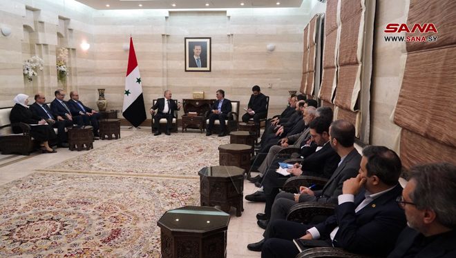 المهندس عرنوس يبحث مع وفد إيراني برئاسة محافظ البنك المركزي آفاق تعزيز وتطوير علاقات التعاون