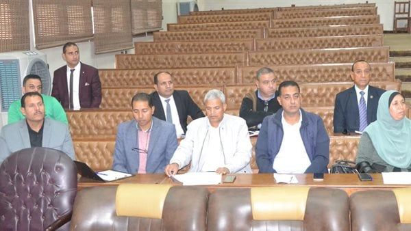 اجتماع نائب محافظ البحيرة مع العاملين بالتعليم لحثهم على المشاركة الإيجابية بالعملية الانتخابية
