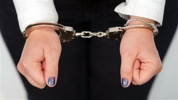 القبض على سيدة انتحلت صفة موظفة خدمة عملاء بأكتوبر