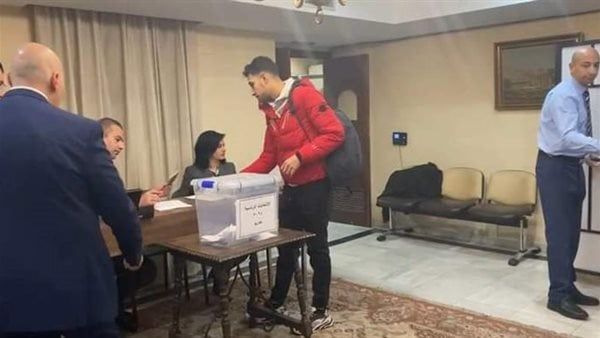 توافد المصريين للتصويت في الانتخابات الرئاسية بإسبانيا