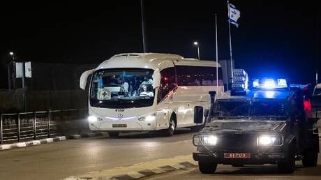 إسرائيل تفرج عند 30 فلسطينيا في إطار الدفعة السابعة من اتفاق التبادل "وسط الاشتباكات"