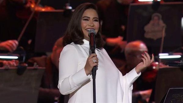 نجل السنباطي يغادر مسرح أبو بكر سالم بشكل مفاجئ فور غناء شيرين أغنية شهيرة لوالده (فيديو)
