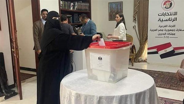 الجالية المصرية بالبحرين تشيد بسهولة عملية التصويت في الانتخابات الرئاسية