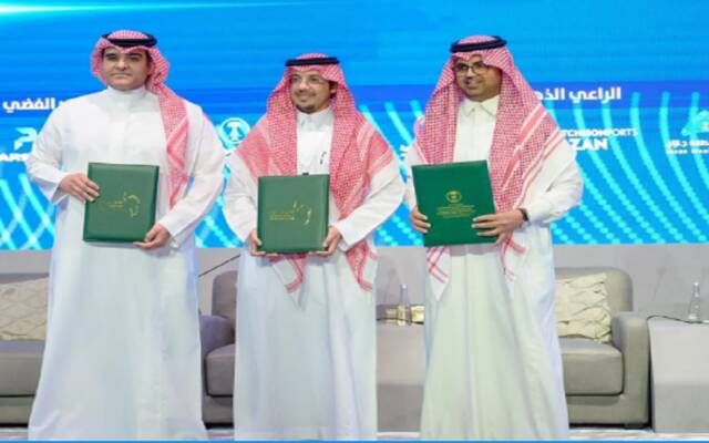 "البيئة" و"الصندوق السياحي" و"الغطاء النباتي" يوقعون اتفاقية للاستثمار في جازان