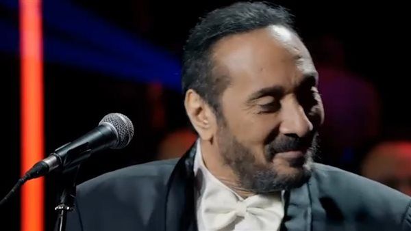 علي الحجار يتألق بأغنية المال والبنون لأول مرة على مسرح الموسيقى العربية