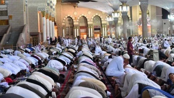 مواقيت الصلاة اليوم، موعد أذان العشاء اليوم الجمعة 1 - 12 - 2023 في القاهرة والمحافظات