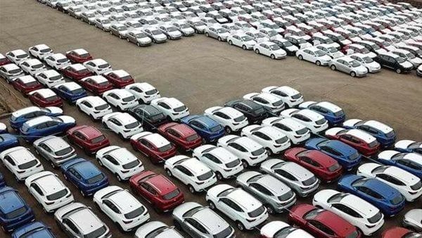 رابطة السيارات تتنبأ بخفض أسعار السيارات عام 2024