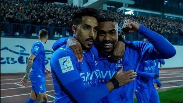 بعد هتاف غرفة الملابس، رئيس الهلال يقرر صرف "مكافأة كبيرة" للاعبين بعد الفوز على النصر (فيديو)
