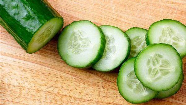 فوائد الخيار، له فوائد علاجية وجمالية عديدة لذا أكثروا من تناوله