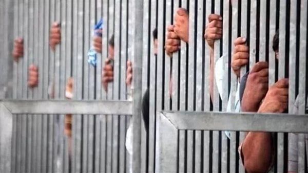 حبس 3 عاطلين بحوزتهم 7 كيلو حشيش في النزهة