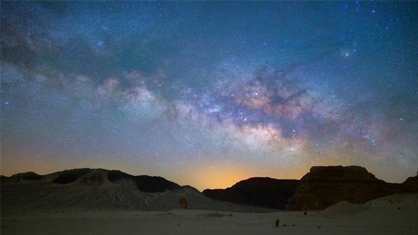 تستمر طوال الليل، ظاهرة فلكية فريدة تشهدها سماء مصر اليوم
