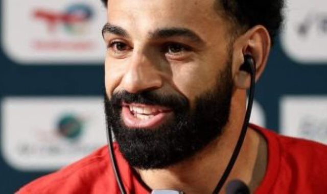 محمد صلاح ردا على سؤال عن مستقبل فيتوريا مع منتخب مصر: هيستمر
