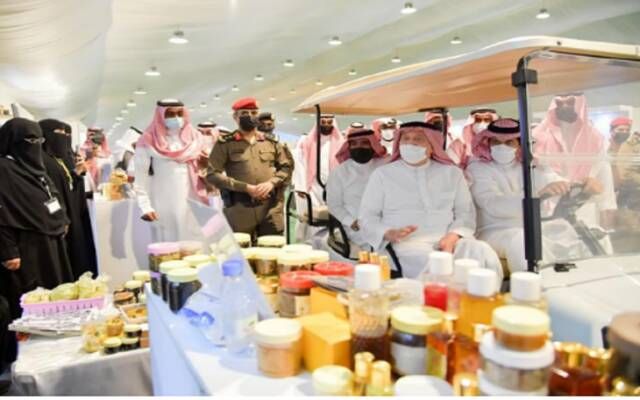 أميرِ منطقة جازان يدشّن مهرجاناً للعسل