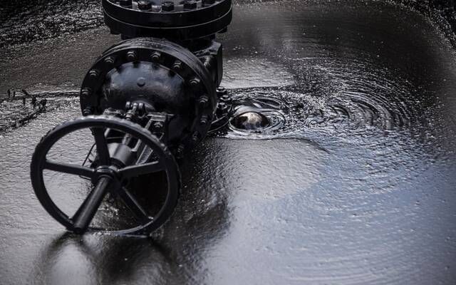 النفط يحقق مكاسب أسبوعية 6% وأعلى إغلاق منذ نوفمبر 2023