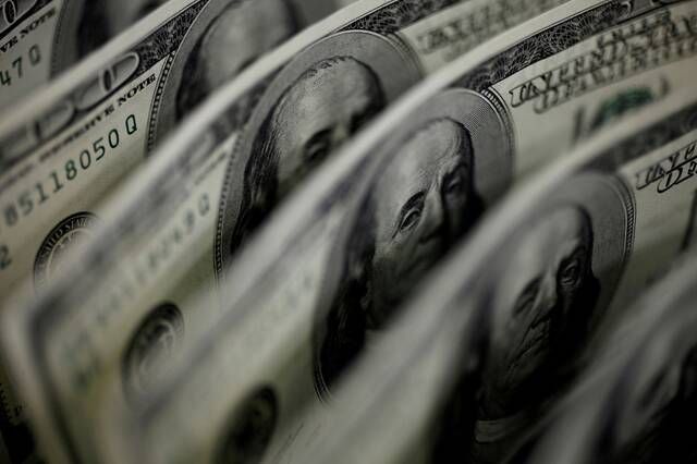 استقرار الدولار بمستهل أسبوع مكتظ بالبيانات الاقتصادية واجتماع الفيدرالي