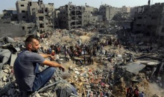 الإعلام الحكومى في غزة: شعبنا يطحن أعلاف الحيوانات والحبوب لتوفير الدقيق