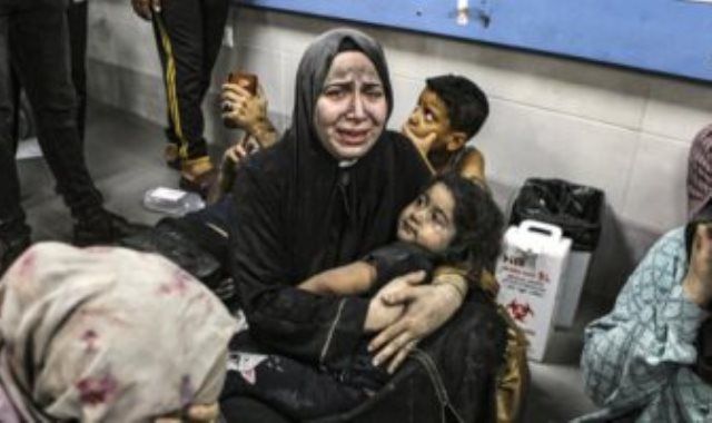الهلال الأحمر الفلسطينى: دبابات الاحتلال تقصف محيط مستشفى الأمل بخان يونس