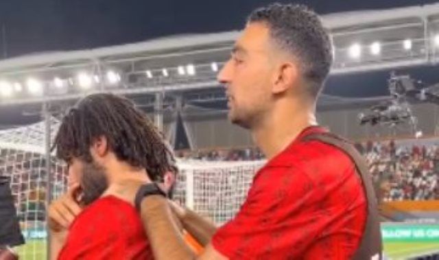 شاهد لحظة ترقب كوكا والننى لقرار الـVAR بعد هدف مصطفى محمد فى كاب فيردي