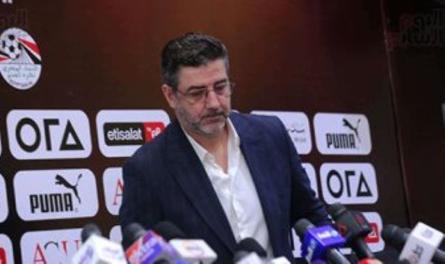 اتحاد الكرة يعرض على فيتوريا 300 ألف دولار لفسخ العقد والمدرب البرتغالي يرفض