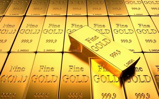 الذهب يتراجع بنهاية التعاملات اليومية.. ولكنه يكسر سلسلة الخسائر الأسبوعية