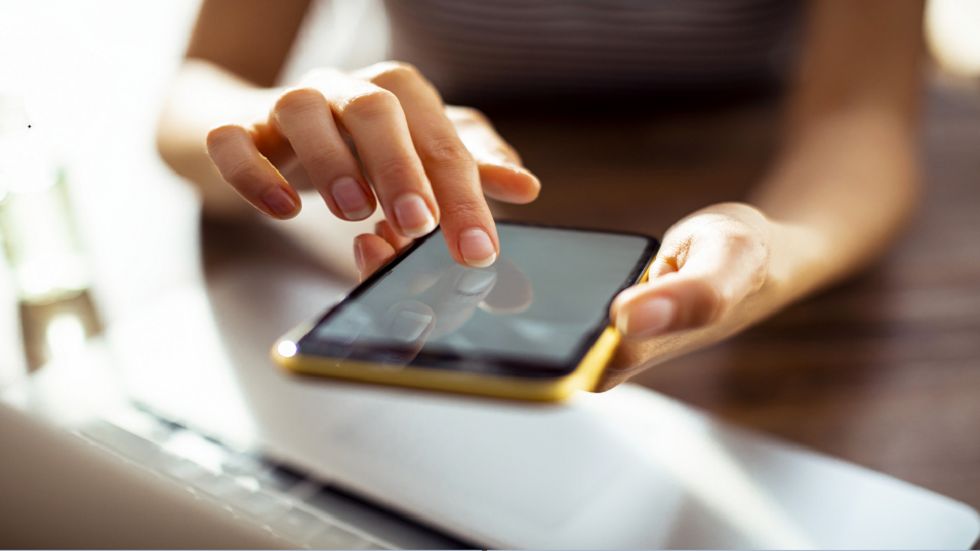 استخدام الهاتف لمدة ساعتين يومياً يعرض الإنسان للإصابة بمرض خطير