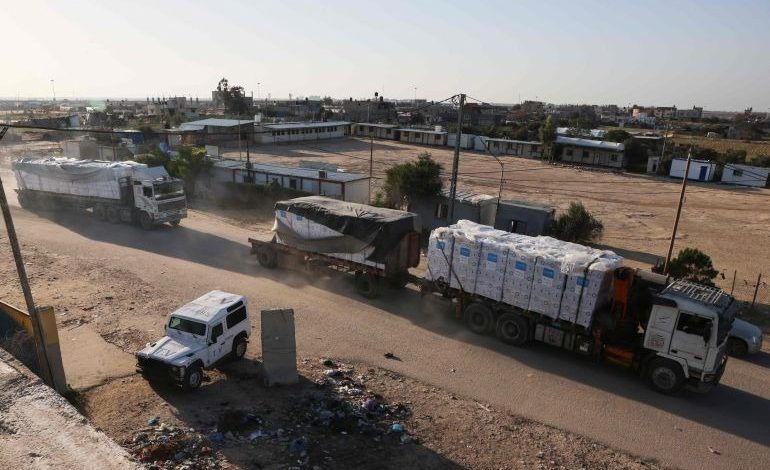 "جريمة جديدة".. جيش الاحتلال يقصف قوافل الأونوروا المتجهة إلى غزة