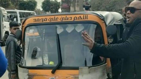 حملة مكثفة لضبط مركبات التوك توك بحي إمبابة (صور)