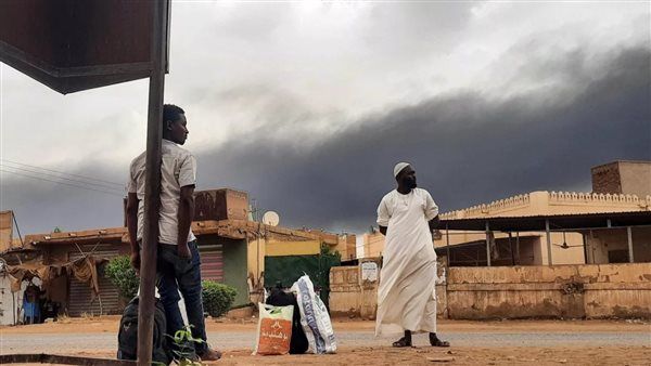 بنوك وسفارات توقف خدماتها في السودان إثر انقطاع الاتصالات