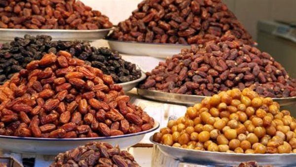 أسعار الفاكهة اليوم، انخفاض سعر 11 نوعًا من البلح في سوق العبور