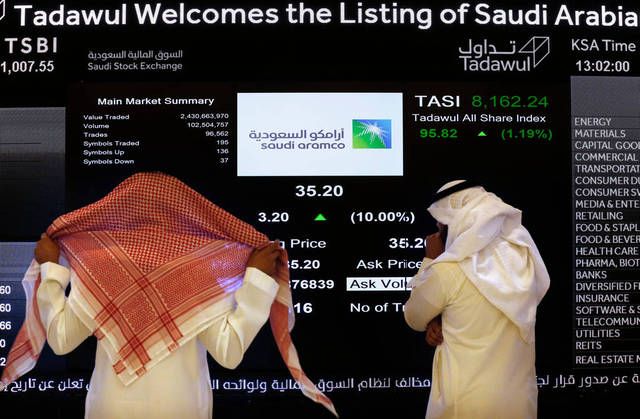 هل تتجه أسواق الأسهم لصحوة جديدة بعد توقعات خفض الفائدة في 2024؟.. محللون يوضحون