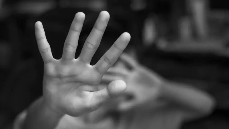 الأب يقتل ابنه والأم تخفي جثته في القمامة "جريمة مروعة في عين شمس بسبب عجيب"