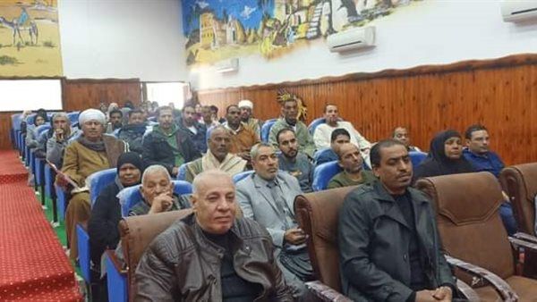 الفرافرة يسلم 18 محلا تجاريا بالسوق الحضاري بهدف خلق فرص عمل للشباب