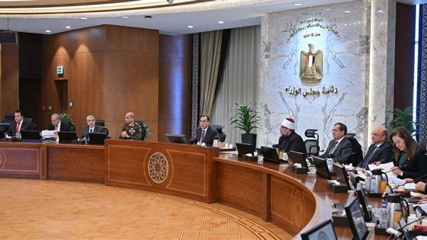 الحكومة: نعمل على احتواء تداعيات الأزمات الاقتصادية العالمية (فيديو)