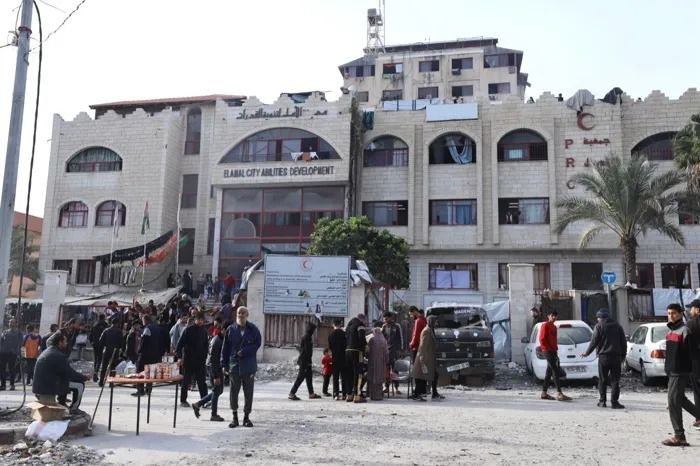 "الاحتلال منع عنهم الأكسجين".. استشهاد 3 مرضى في مستشفى الأمل بغزة