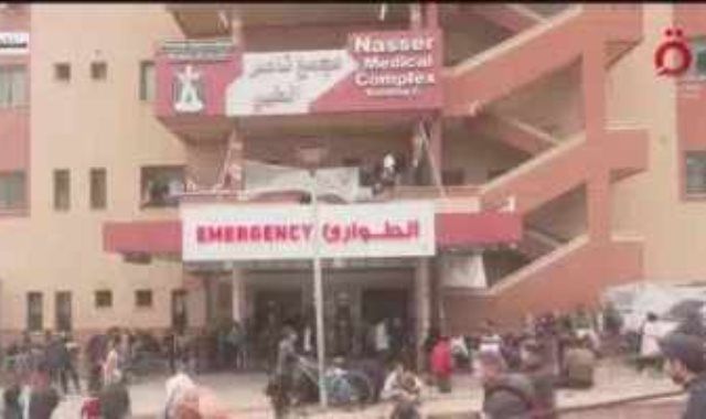 الصحة الفلسطينية: جيش الاحتلال دمر سيارتى إسعاف بمجمع ناصر الطبى