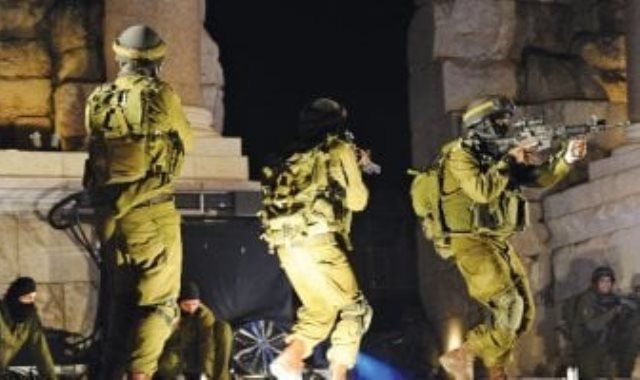 قوات الاحتلال تقتحم نابلس.. ومستعمرون يهاجمون مركبات الفلسطينيين