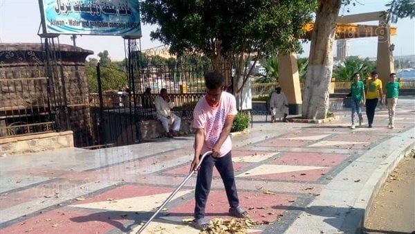 استعدادا لعيد الفطر، مواصلة أعمال النظافة العامة ورفع الإشغالات بأسوان (صور)