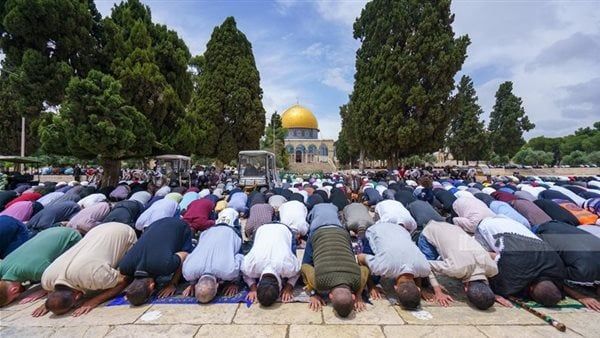 العيد في غزة حزن ودموع وجوع وفراق للأحباء.. قصف ومنازل منكوبة.. أطفال القطاع ما بين شهيد ويتيم ومفقود.. وكيان الاحتلال يواصل حرب الإبادة