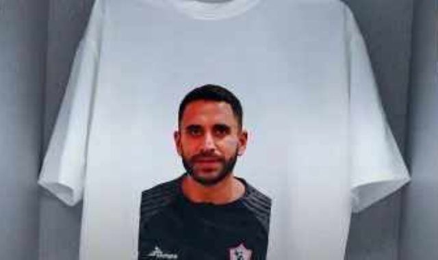 صورة المعد البدنى الراحل تظهر على قمصان إحماء لاعبى الزمالك