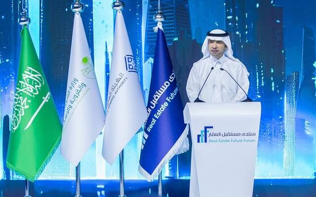 وزير "الشؤون البلدية" يزور إسبانيا لبحث التعاون في مشاريع الإسكان والمدن الذكية