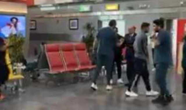 بعثة الأهلى تصل مطار القاهرة قبل التوجه إلى الكونغو.. فيديو